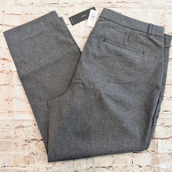 SALE Banana Republic Sloan Slim Ankle Black and Gray Plaid Pants - Picture 5 of 7